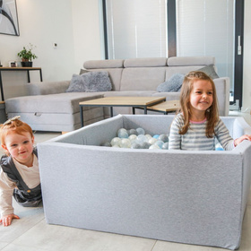 KiddyMoon Suchy basen kwadratowy z piłeczkami 7cm Іграшка пінопластовий басейн, jasnoszary: перлинно-сірий-прозорий-блакитний-м'ята